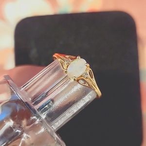 Vintage opal promise ring with 2diamonds and 14k gold. Opal is cracked